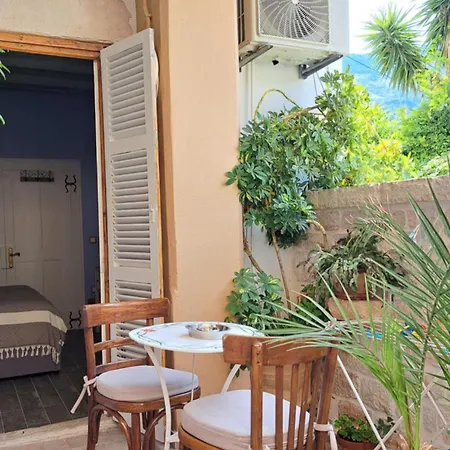 Little 1836 * Vathí